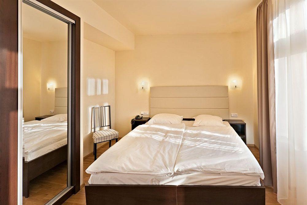 Trevi Hotel